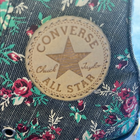 Converse Blue and White High-Top Sneakers with Classic Style - Picture 2 of 11